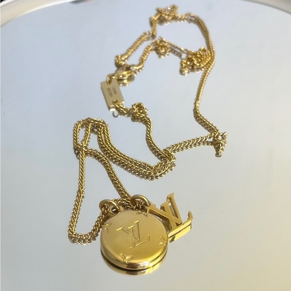 Louis Vuitton Monogram Pendant Necklace - Picture 4 of 9